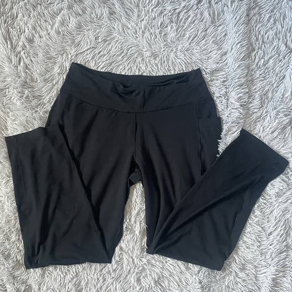 Columbia Women's Black Yoga Pants - Picture 2 of 11